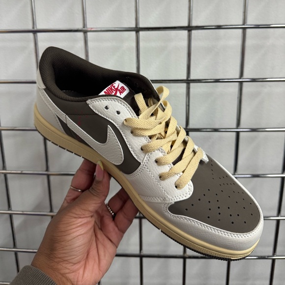 Nike Air Jordan 1 Retro Low OG SP Travis Scott Reverse Mocha Mens 9.5 - Picture 3 of 14